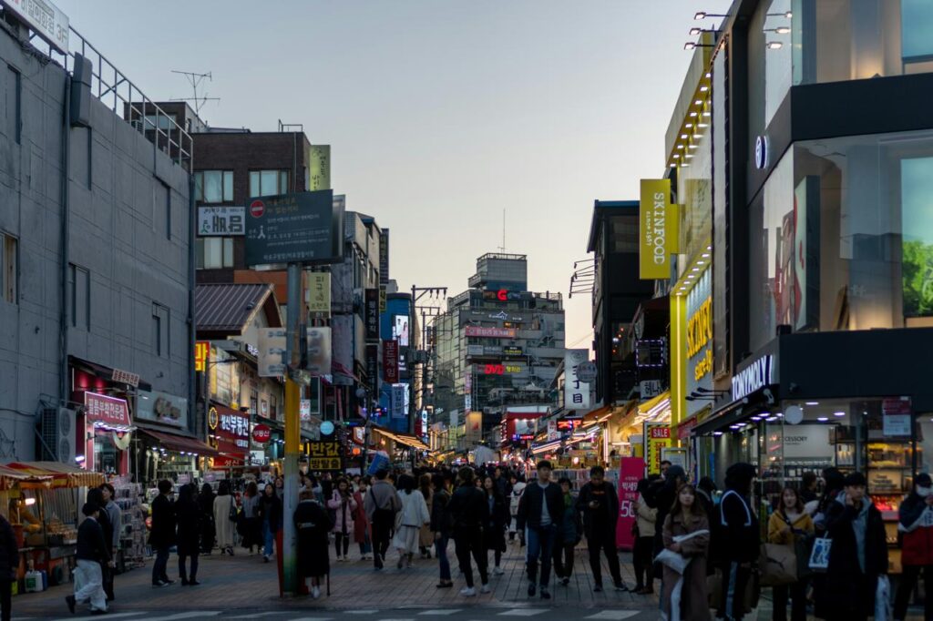 Hongdae Seoul dengan kafe dan toko di kawasan gen z